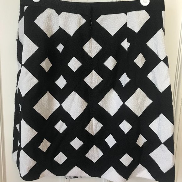 Geometric Print Wrap Skirt - Picture 2 of 5